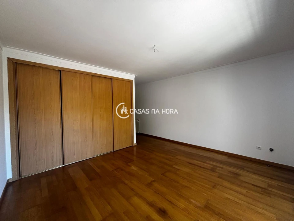Moradia T4 para Arrendamento em Abraveses Foto 8