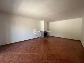 Moradia T4 para Arrendamento em Abraveses
