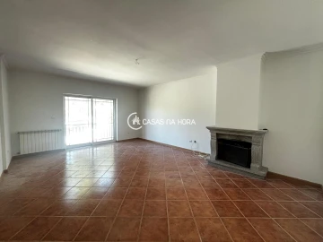 Moradia T4 para Arrendamento em Abraveses