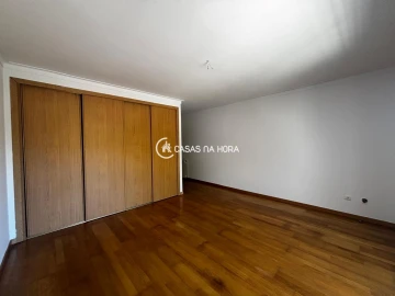 Moradia T4 para Arrendamento em Abraveses