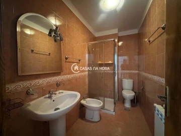 Moradia T4 para Arrendamento em Abraveses