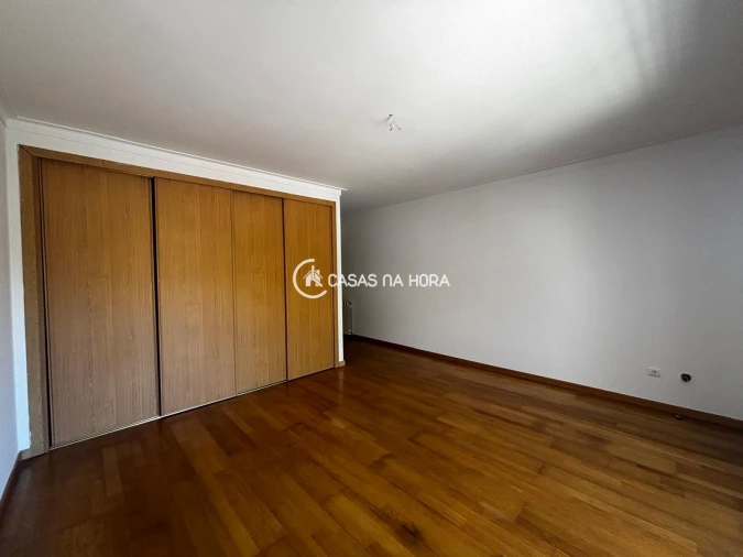 Moradia T4 para Arrendamento em Abraveses Foto 8