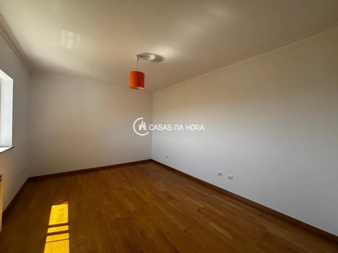 Moradia T4 para Arrendamento em Abraveses Foto 11