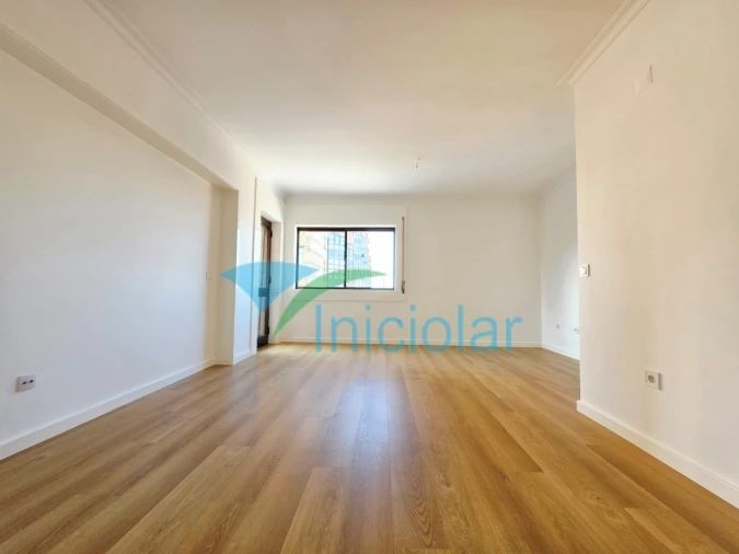 Apartamento T2 para Venda em Rio Tinto Foto 3