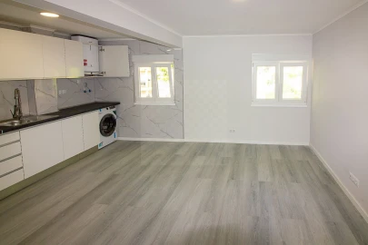 Apartamento T3 para Venda em Laranjeiro e Feijó