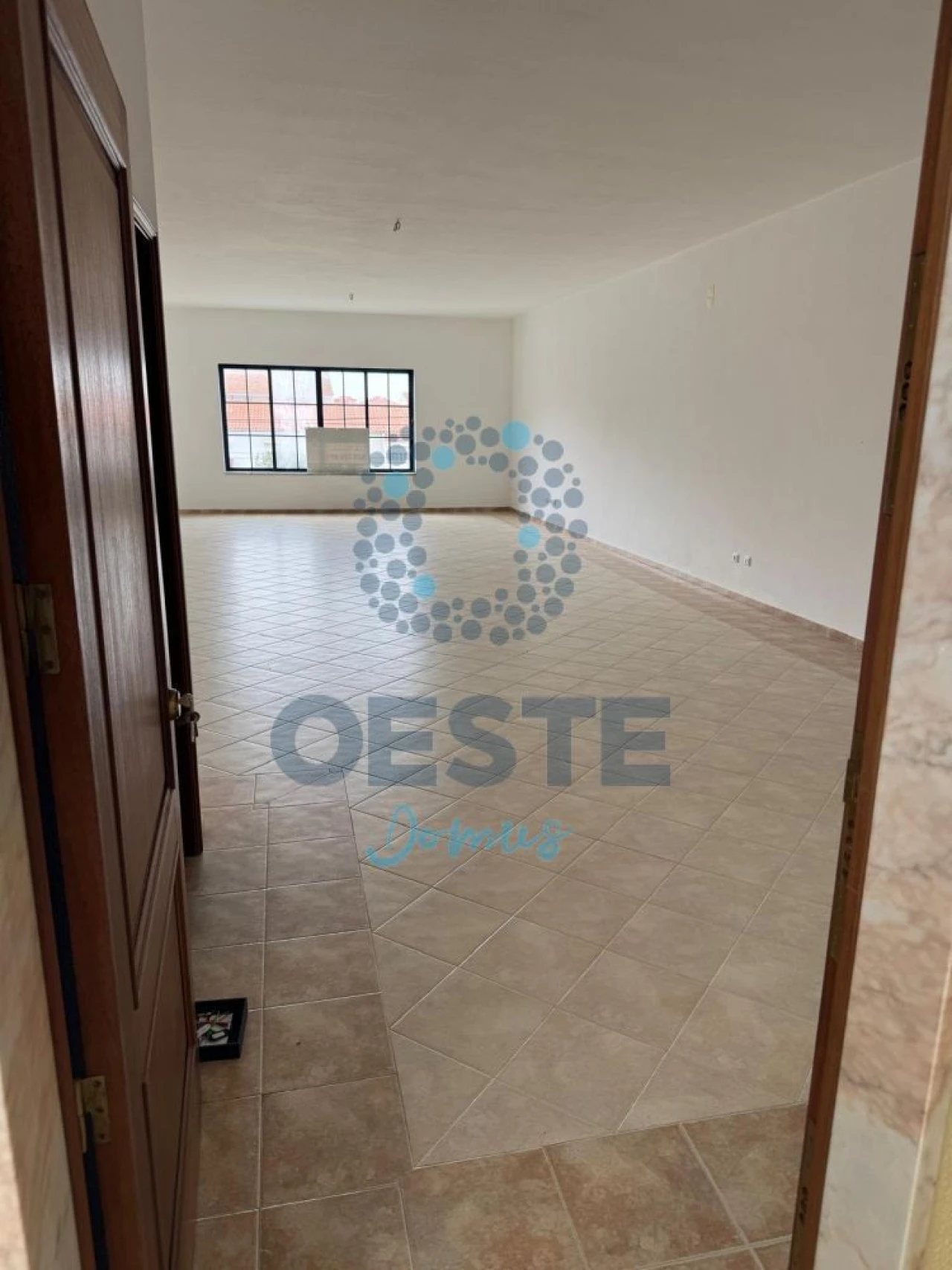 Loja para Arrendamento em Peniche Foto 2
