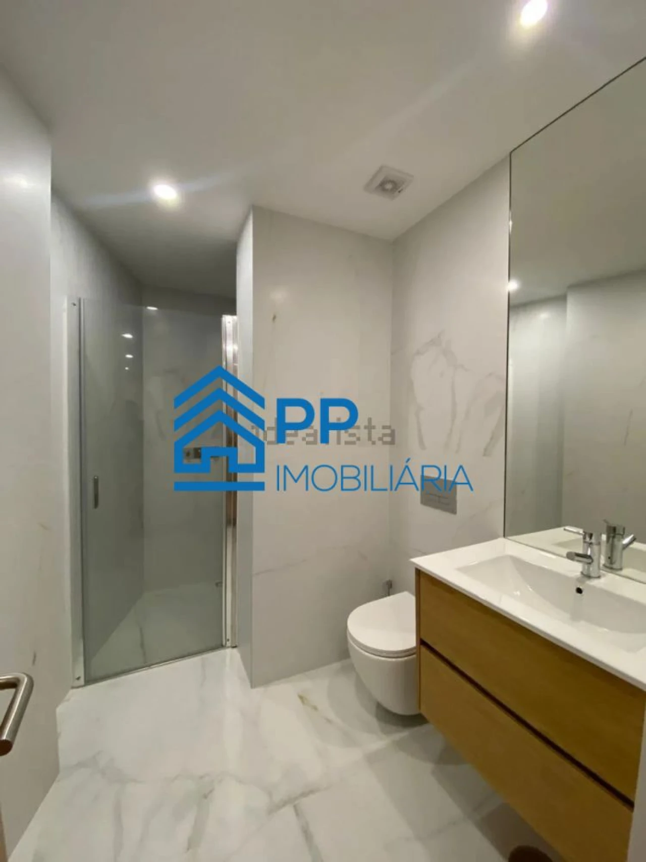 Apartamento T2 para Arrendamento em Ramalde Foto 4