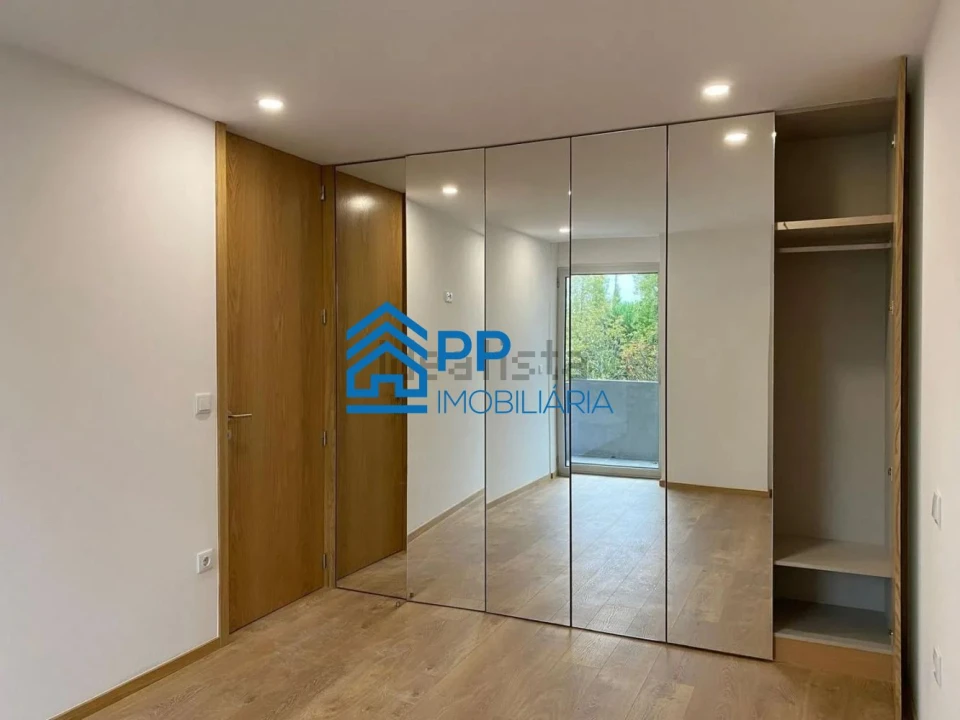 Apartamento T2 para Arrendamento em Ramalde Foto 3