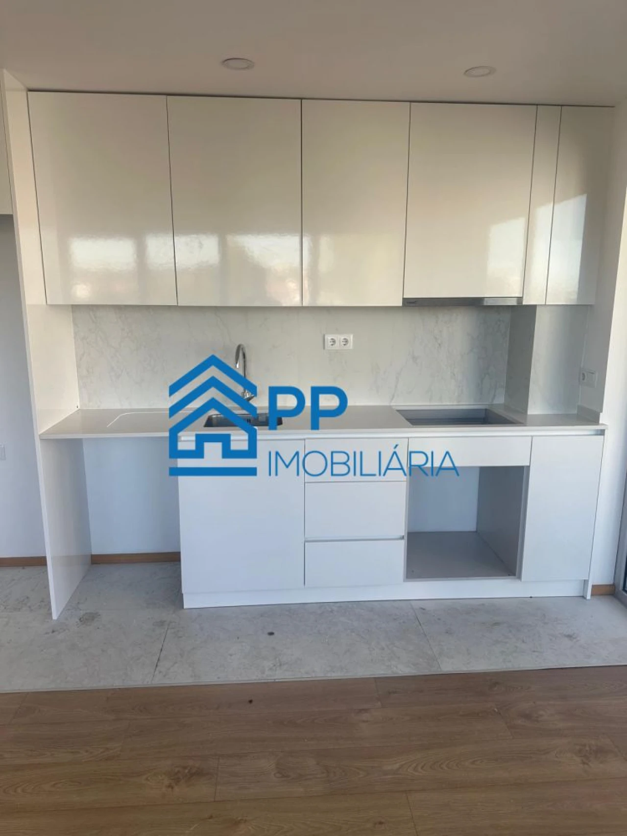 Apartamento T1 para Arrendamento em Ramalde Foto 4