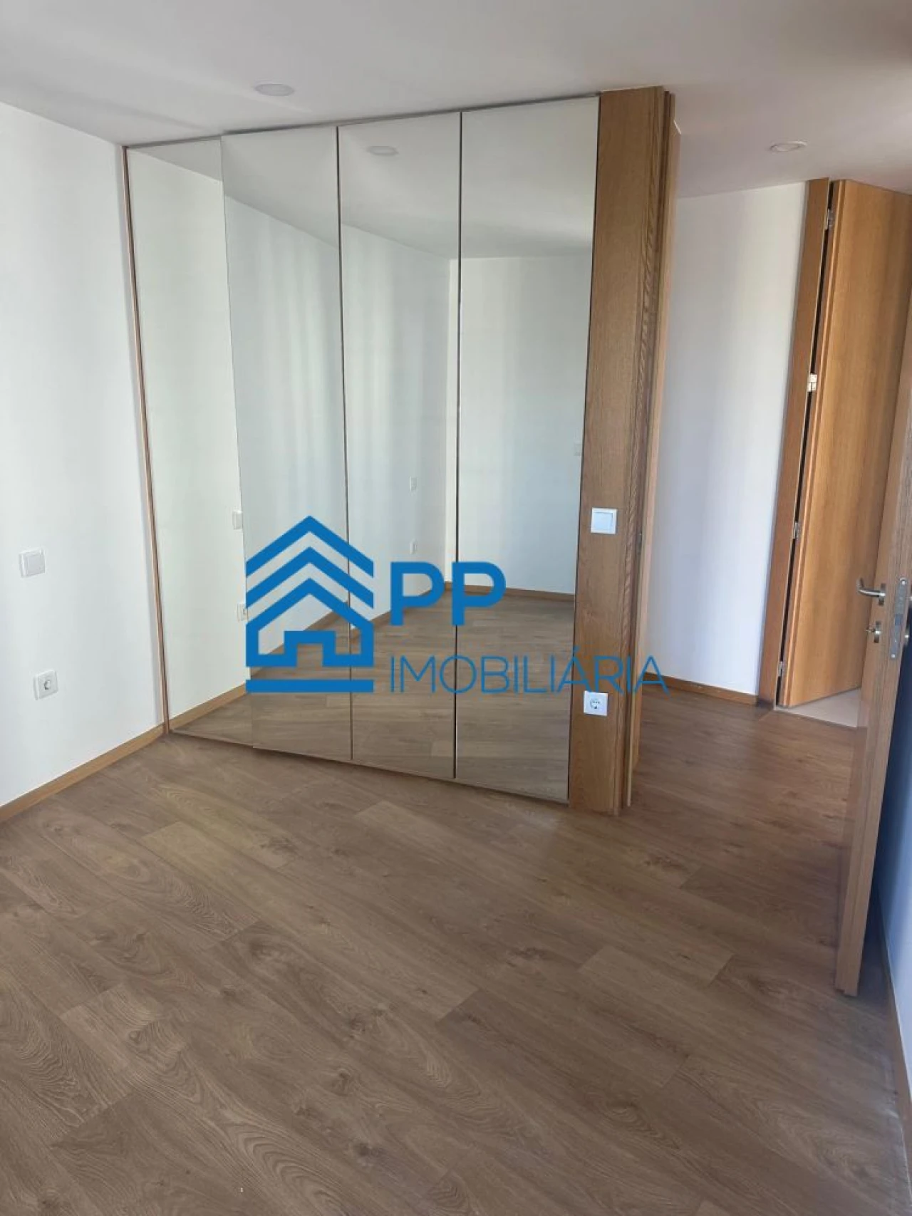 Apartamento T1 para Arrendamento em Ramalde Foto 10