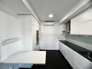 Apartamento T2 para Arrendamento em Setubal (São Sebastião)