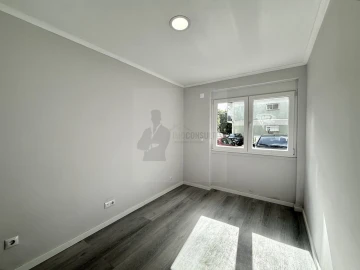 Apartamento T2 para Venda em Benfica
