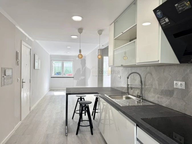Apartamento T2 para Venda em Benfica Foto 8