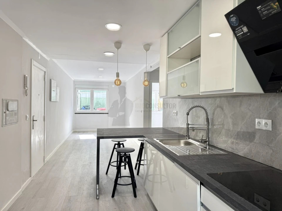 Apartamento T2 para Venda em Benfica Foto 8