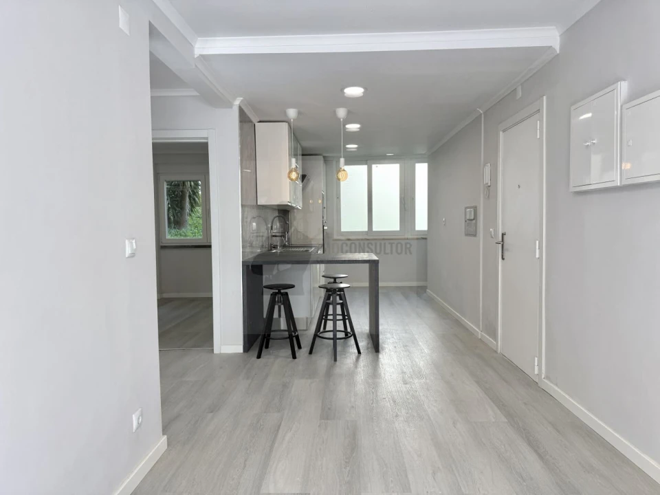 Apartamento T2 para Venda em Benfica Foto 9