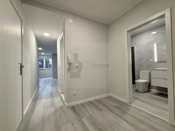 Apartamento T2 para Venda em Oeiras e São Julião da Barra, Paço de Arcos e Caxias