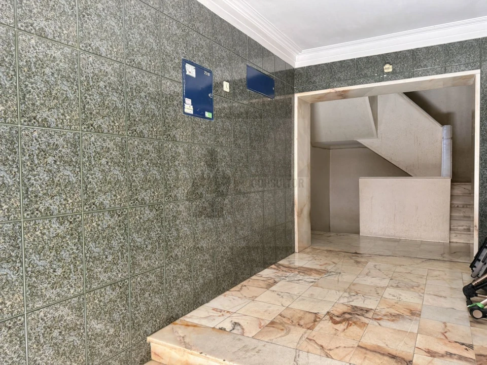 Apartamento T2 para Venda em Algueirão-Mem Martins Foto 27