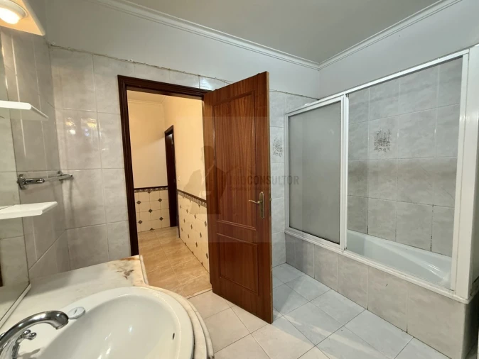 Apartamento T2 para Venda em Algueirão-Mem Martins Foto 22