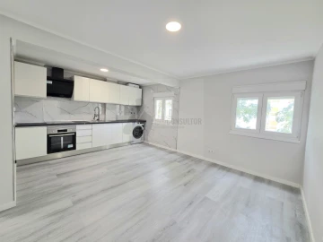 Apartamento T3 para Venda em Laranjeiro e Feijó