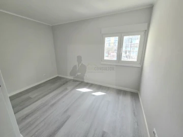 Apartamento T3 para Venda em Laranjeiro e Feijó