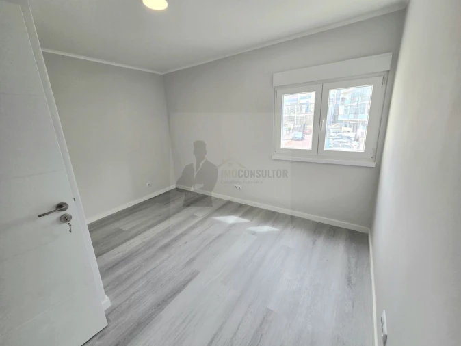 Apartamento T3 para Venda em Laranjeiro e Feijó Foto 4