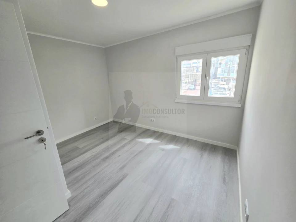 Apartamento T3 para Venda em Laranjeiro e Feijó Foto 4