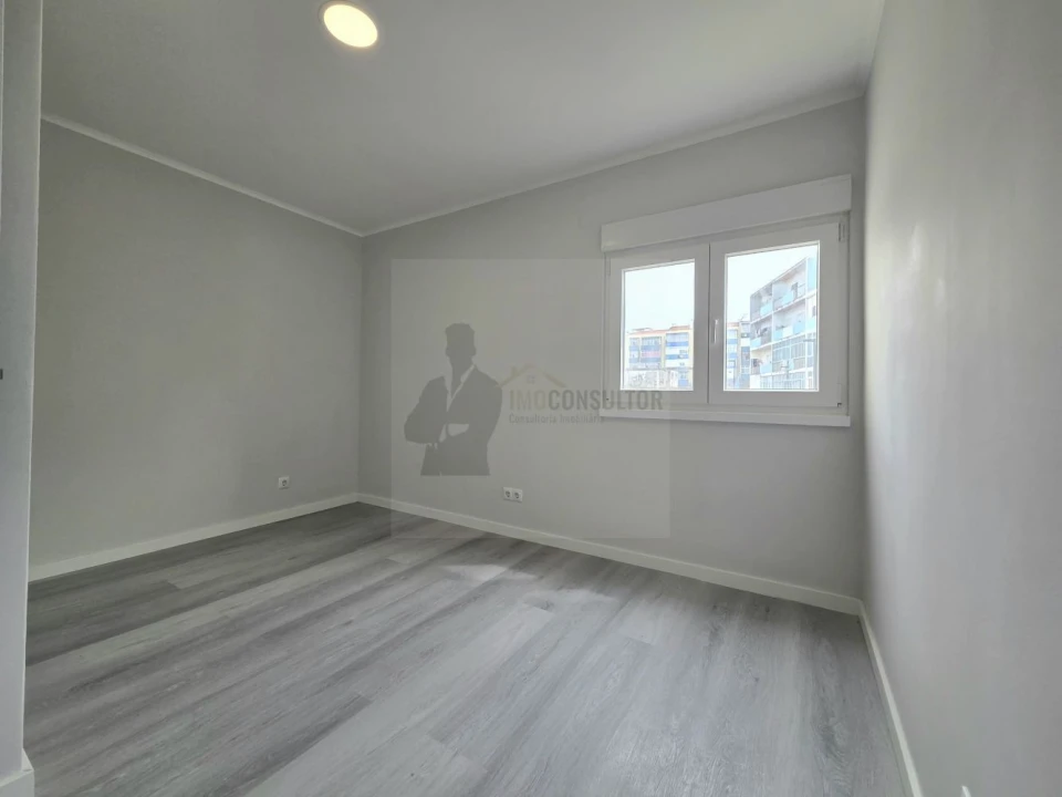 Apartamento T3 para Venda em Laranjeiro e Feijó Foto 5