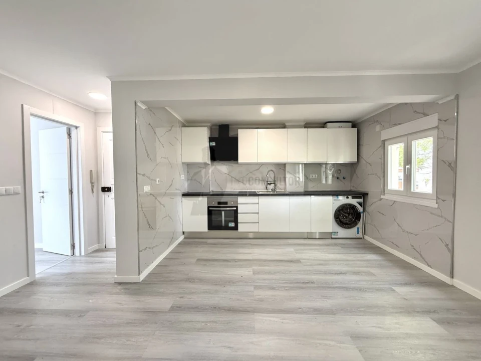 Apartamento T3 para Venda em Laranjeiro e Feijó Foto 2