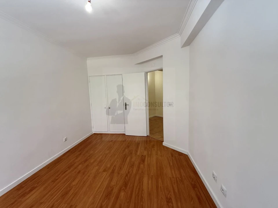 Apartamento T3 para Venda em Algueirão-Mem Martins Foto 15
