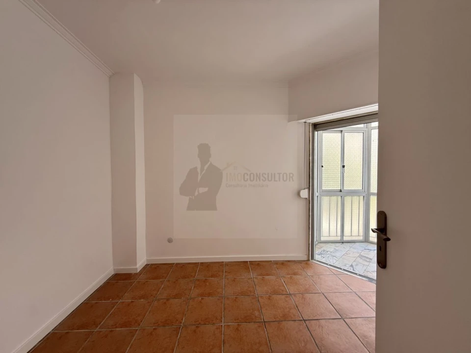 Apartamento T3 para Venda em Algueirão-Mem Martins Foto 17