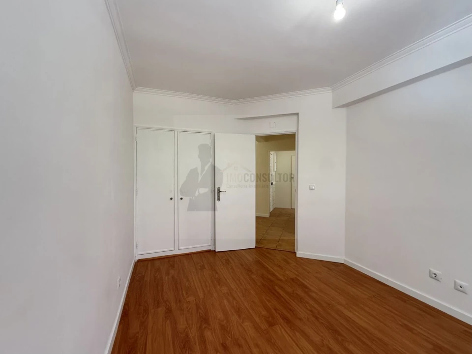 Apartamento T3 para Venda em Algueirão-Mem Martins Foto 16
