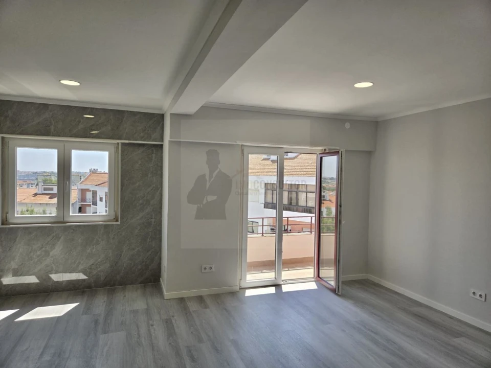Apartamento T4 para Venda em Amora Foto 4