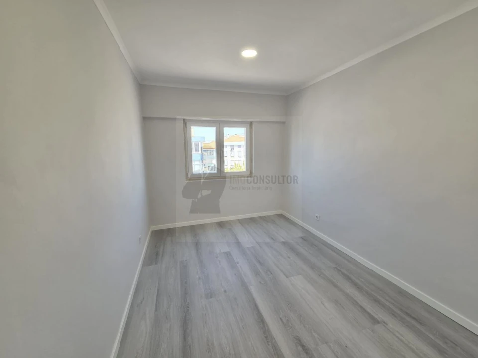 Apartamento T4 para Venda em Amora Foto 30