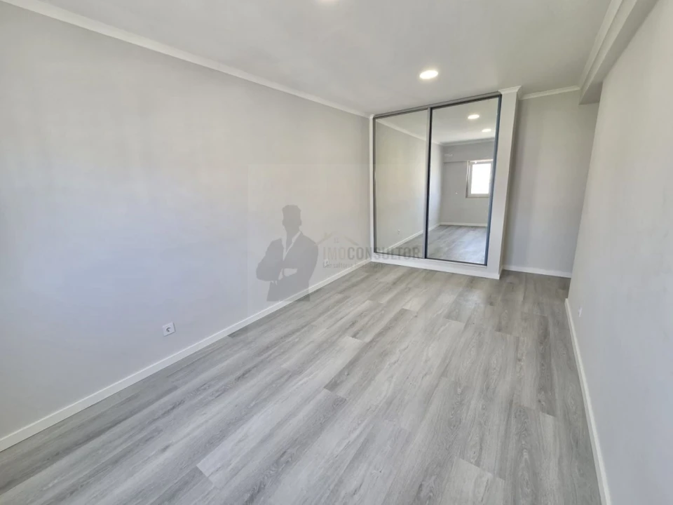 Apartamento T4 para Venda em Amora Foto 23