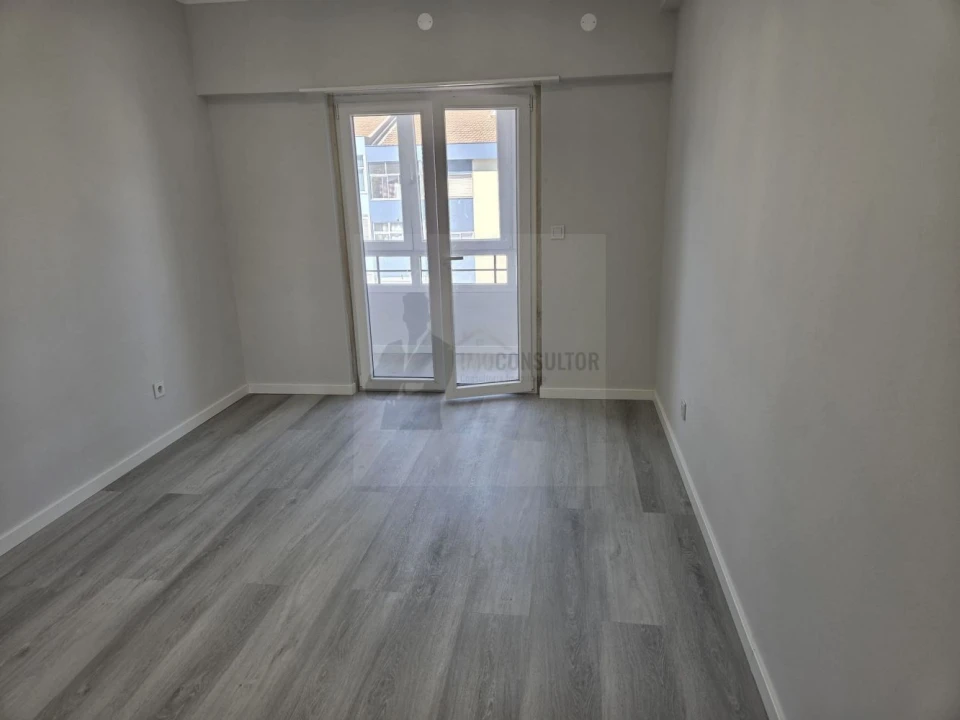 Apartamento T4 para Venda em Amora Foto 10