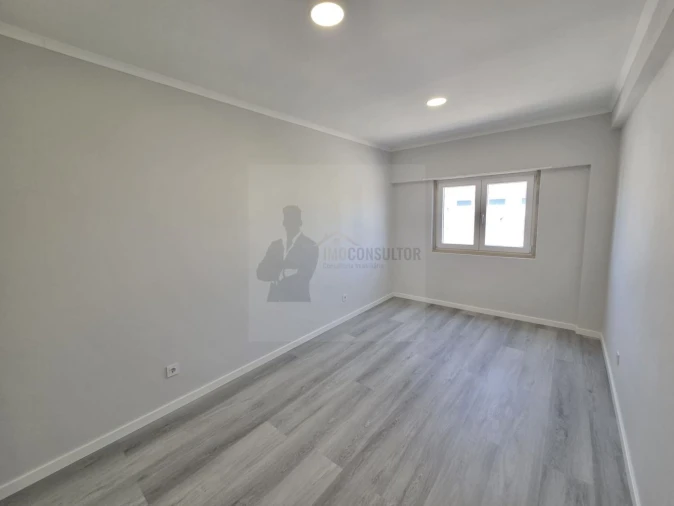 Apartamento T4 para Venda em Amora Foto 9
