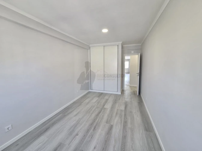 Apartamento T4 para Venda em Amora Foto 14