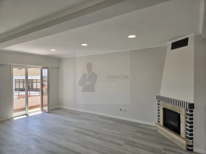 Apartamento T4 para Venda em Amora Foto 5