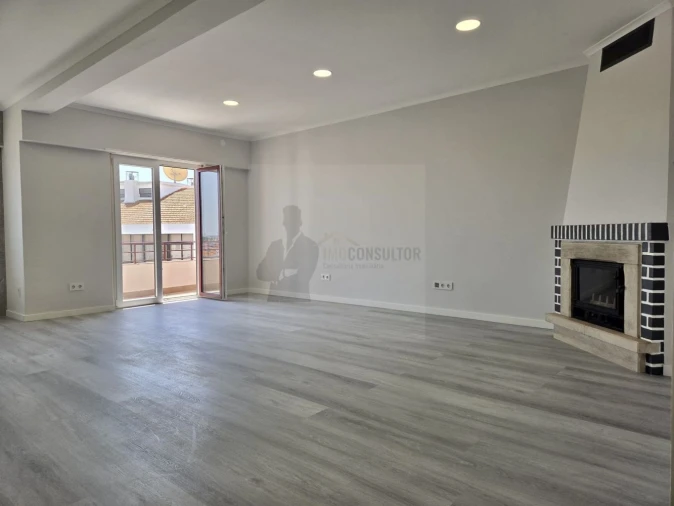 Apartamento T4 para Venda em Amora Foto 32
