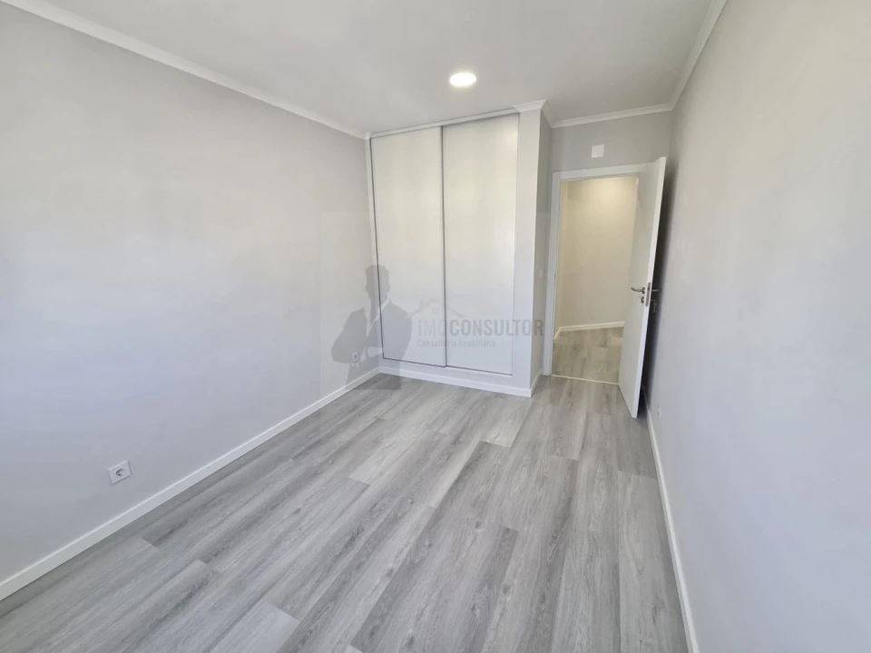 Apartamento T4 para Venda em Amora Foto 25