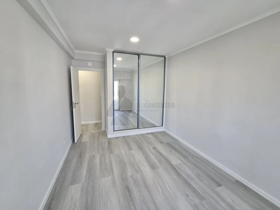 Apartamento T4 para Venda em Amora Foto 16