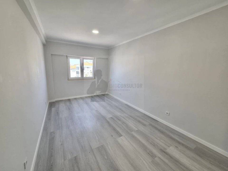 Apartamento T4 para Venda em Amora Foto 22