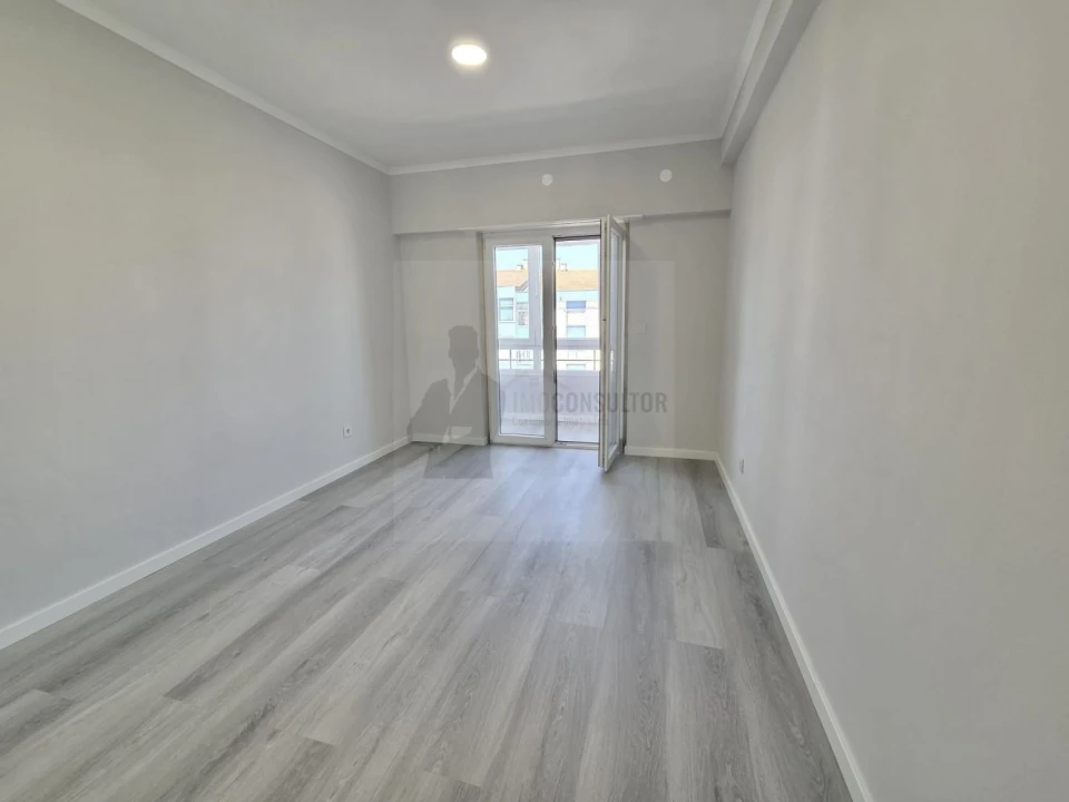 Apartamento T4 para Venda em Amora Foto 17