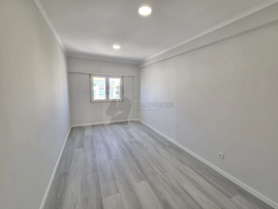 Apartamento T4 para Venda em Amora Foto 15