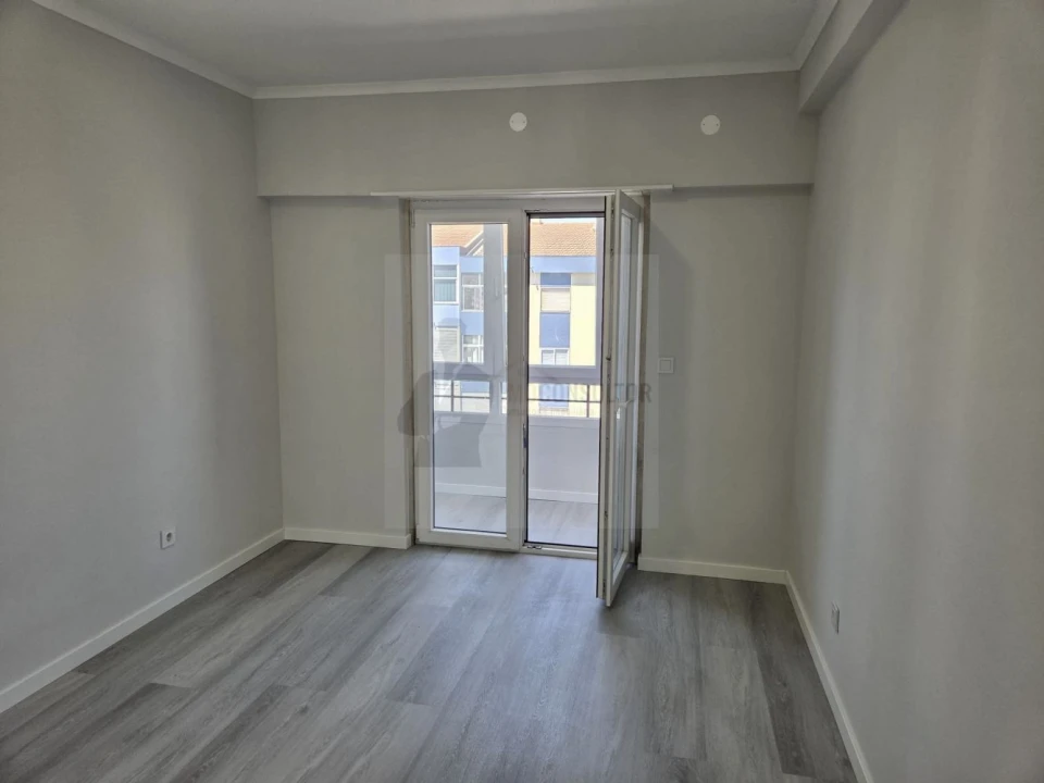 Apartamento T4 para Venda em Amora Foto 18