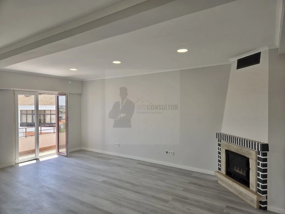 Apartamento T4 para Venda em Amora Foto 5