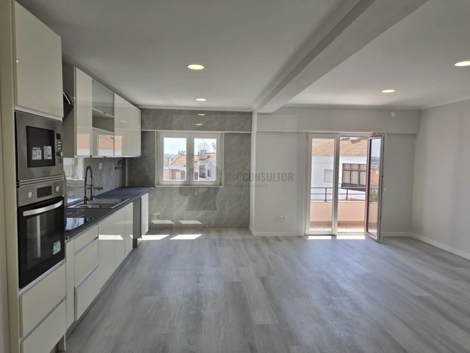 Apartamento T4 para Venda em Amora Foto 3