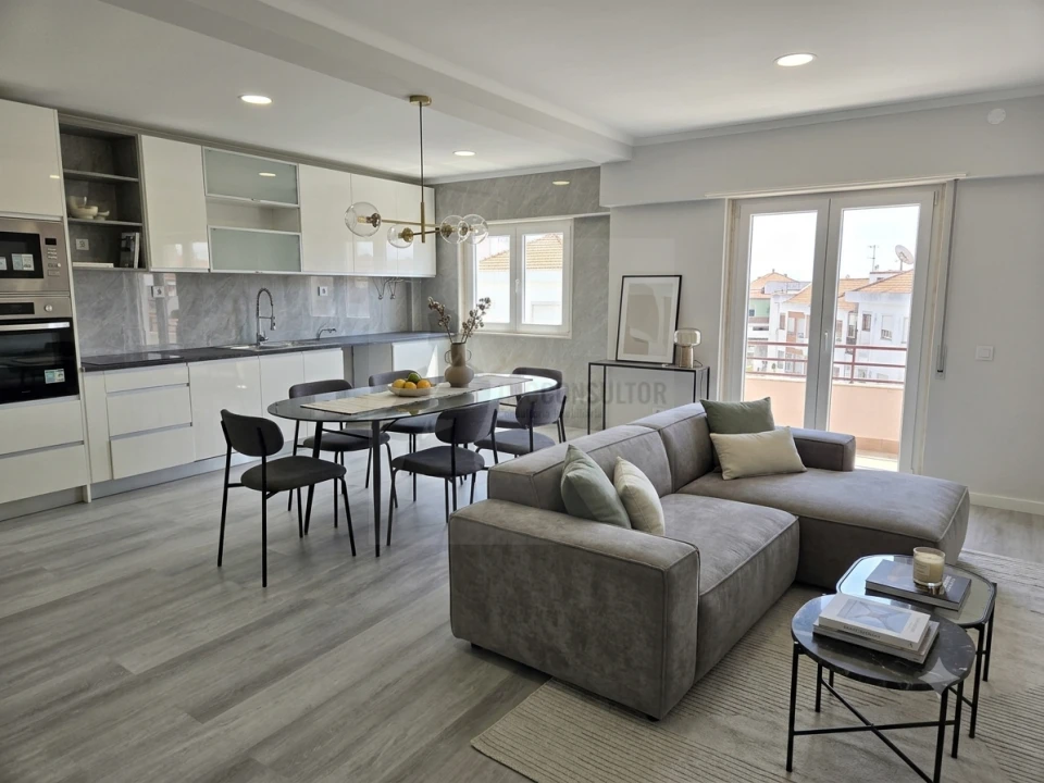 Apartamento T4 para Venda em Amora Foto 1