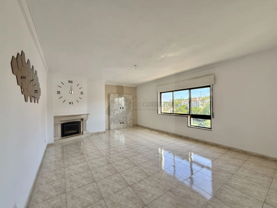 Apartamento T2 para Venda em Queluz e Belas Foto 2