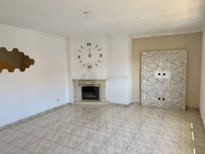 Apartamento T2 para Venda em Queluz e Belas Foto 3